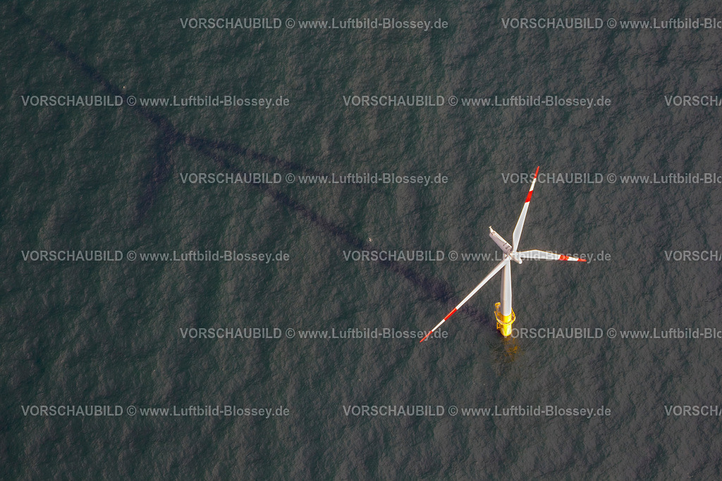 Zingst12082462OffShoreWindkraft | Windpark EnBW Baltic 1, Offshore-Windpark in der Ostsee vor der Küste Mecklenburg-Vorpommerns, nördlich der Halbinsel Fischland-Darß-Zingst, Windkraftanlage mit Schatten, Wolkenschatten,  Windkraftwerk, Windenergie , Darßer Ort, Ostsee, Mecklenburg-Vorpommern, Deutschland, Europa