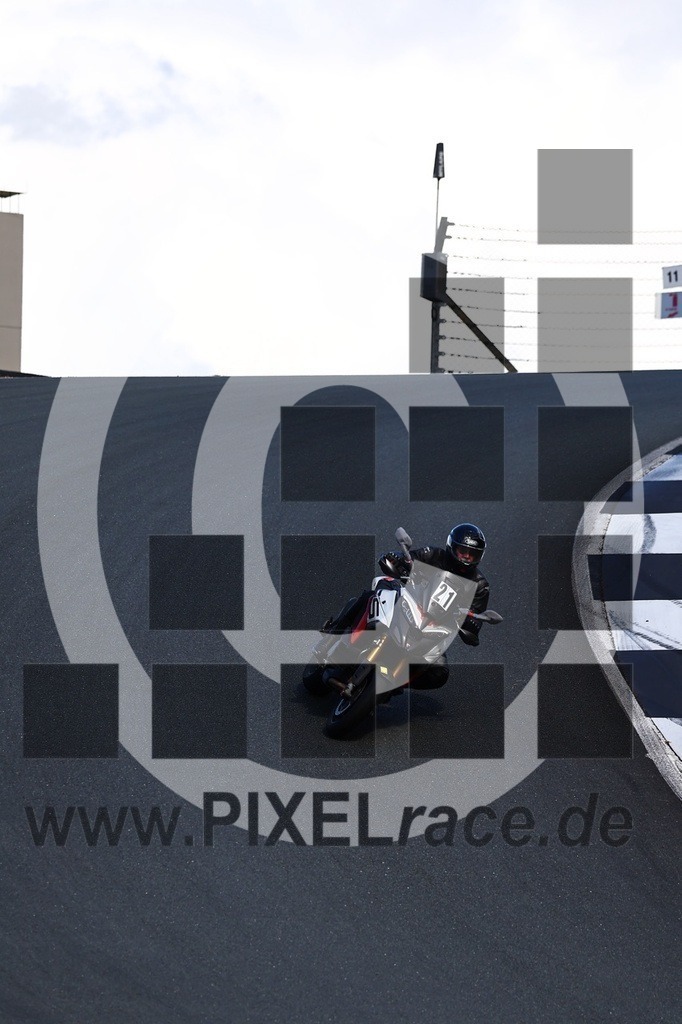 0021-20250915_01747 | Schöne Erinnerungen an spannende Momente - das festzuhalten ist unser Job. PIXELrace.de ist seit 2003 auf den Rennstrecken Europas unterwegs um die Action draußen beim Fahren und die wunderbare Stimmung imm Fahrerlager für euch einzufangen.