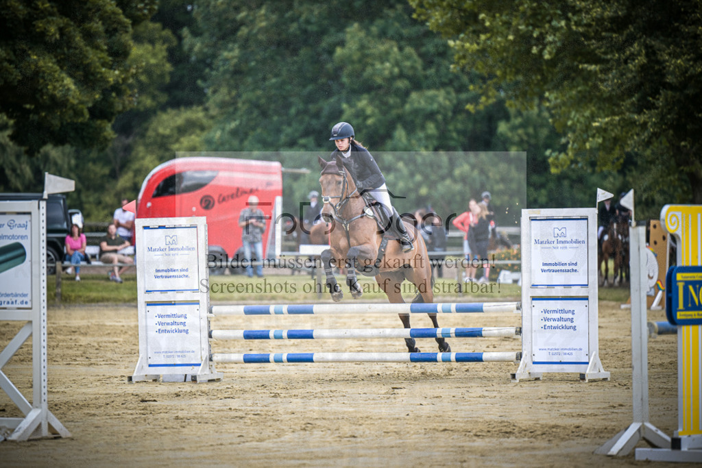 DOS_7569 | Entdecke hochwertige Reitturnierfotos von Foto Oger. Professionell, emotional und authentisch – jetzt Lieblingsmomente im Shop bestellen.Deutschlandweite Turnierfotografie. - Realisiert mit Pictrs.com
