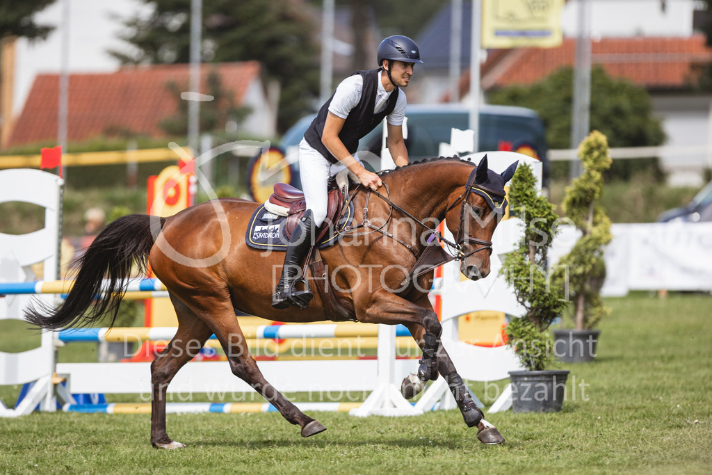 240719_LC_SprPf-A2-230 | Deine schönsten Turniermomente als professionelle Fotos! Entdecke hochwertige Pferdesport-Fotografie im Online-Shop. Jetzt Fotos finden & bestellen!