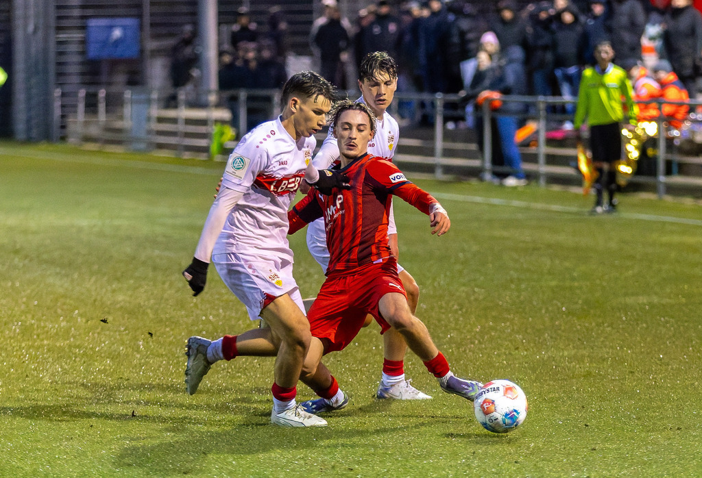 FCHVFB_260325_3-25 | 1.FC Heidenheim 1846 vs. VfB Stuttgart, Fußball, A-Junioren, Verbandspokal, 2025/2026, 25.03.2026 in Heidenheim, Rasenplatz, Walter-Birkhold-Jugendstadion(Foto: Michael Bulling) - Realisiert mit Pictrs.com