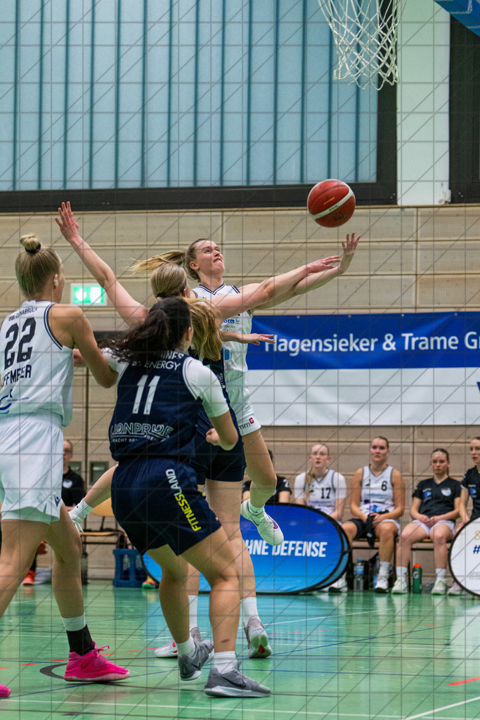 2. DBBL Nord 25/26 | Spieltag 08 | BBC Osnabrück vs. LionPride Braunschweig | 16.11.25: 2. DBBL Nord 25/26 | Spieltag 08 | BBC Osnabrück vs. LionPride Braunschweig / Osnabrück / Deutschland  //   CREDIT:www.bullenfotos.de, Martin König, Hörner Weg 40, D-49078 Osnabrück, +4917663732967 // Nutzung und Weitergabe nur zu den vereinbarten Zwecken. Presseanfragen an Ersteller. Alle Rechte beim Ersteller. Honorierung nach MFM. - Realisiert mit Pictrs.com