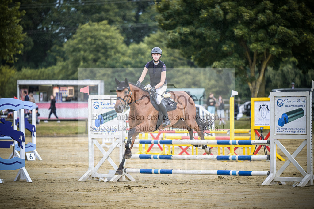 DOS_7375 | Entdecke hochwertige Reitturnierfotos von Foto Oger. Professionell, emotional und authentisch – jetzt Lieblingsmomente im Shop bestellen.Deutschlandweite Turnierfotografie. - Realisiert mit Pictrs.com