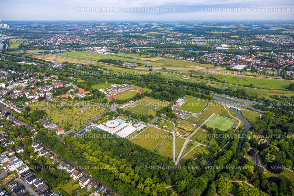 Hamm220600068HSHL | Luftbild, Sportzentrum Ost mit Jahnstadion, 24nexx Arena, Sportplatz Exerzierplatz und Maximare Erlebnistherme, Ostenfriedhof, Flughafen Hamm und Lippeauen, Fluss Ahse mündet durch eine Unterführung (Düker) unter dem Datteln-Hamm-Kanal direkt in den Fluss Lippe, Uentrop, Hamm, Ruhrgebiet, Nordrhein-Westfalen, Deutschland