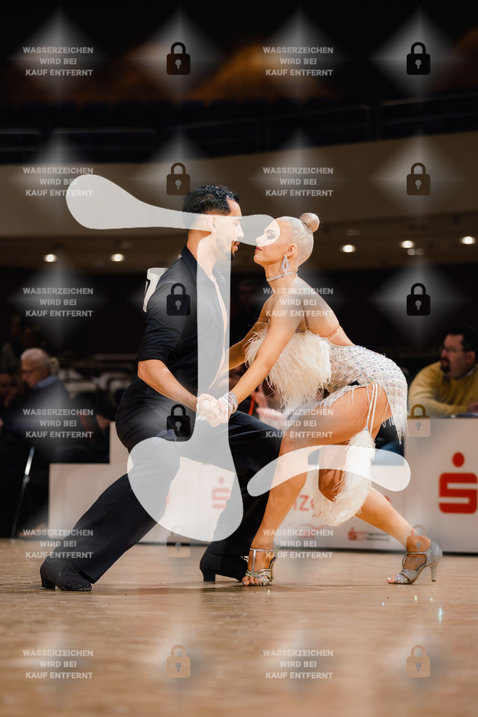 Goldstadtpokal 2025 - WDSF World Open Latin 45th (47) Cesar Ulises Palacios Quintero _ Vera Gerster (TTC Rot-Gold Tübingen)-2025-01-25-4879 | Webshop for digital downloads and prints of dance sport, event & show photographer Julian Link - Realisiert mit Pictrs.com