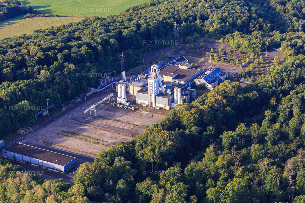Luftbild: Bergwerksgelände der RAG Deutsche Steinkohle Ag im Ortsteil Falscheid in Lebach im Bundesland Saarland in Deutschland. – Foto: IMG_149783.jpg vom 07.09.2025 durch Werner Riehm/FLY-FOTO.de – Auflösung des Originals: 5472 x 3648 px – RAG Aktiengesellschaft