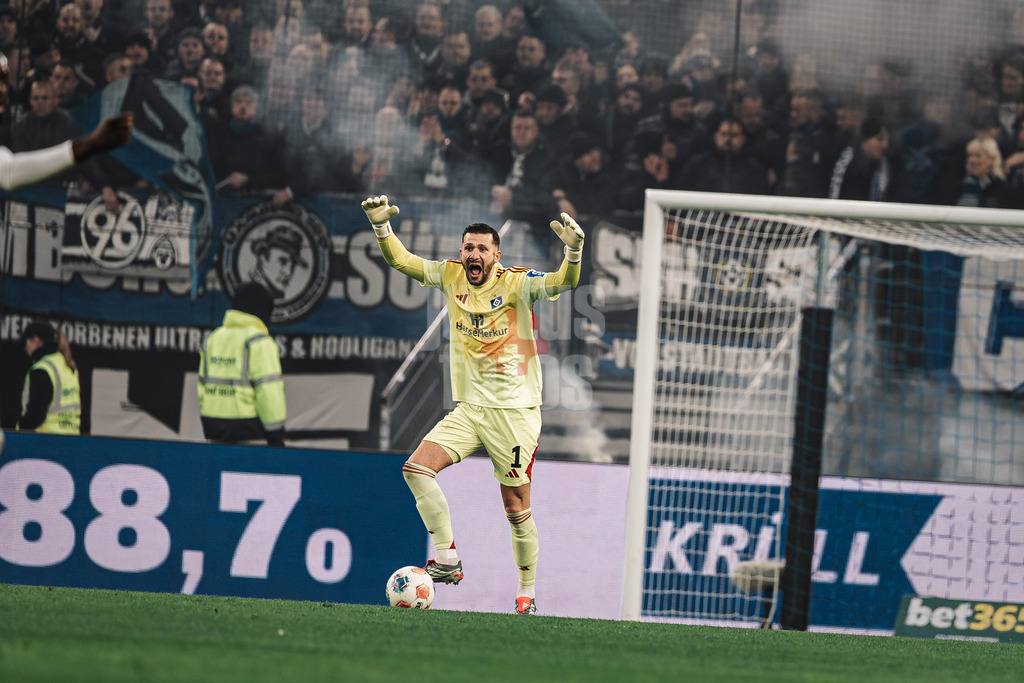 Fußball | Männer | Saison 2025/2026 | 1. Fußball-Bundesliga | 13. Spieltag | Hamburger SV vs. SV Werder Bremen | 07.12.2025 | Daniel Heuer Fernandes (#1, HSV) beschwert sich