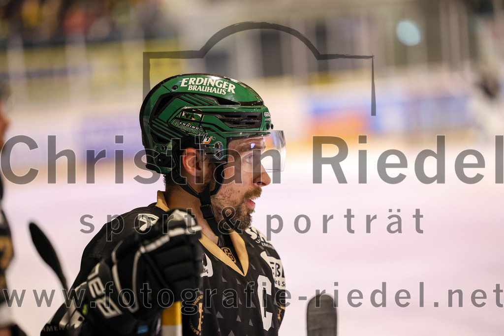 2024-03-01_086_TSV_Erding_gegen_ERSC_Amberg | Erding, Deutschland, 01.03.2024:
Eishockey, Bayernliga Playoffs 2023 / 2024, 5. Spieltag, TSV Erding gegen ERSC Amberg, Endergebnis: 9:0

Philipp Michl (Erding Gladiators, #77)

Foto: Christian Riedel / fotografie-riedel.net