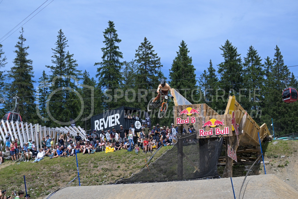 UCI Mountain Bike World Cup Lenzerheide 2022 - Downhill - 9. July 2022 | UCI Mountain Bike World Cup Lenzerheide 2022 - Downhill
Bike Kingdom, Lenzerheide
#37 FRIXTALON Hugo (FRA)
Bild: Sportfotografie Markus Aeschimann | www.markus-aeschimann.ch - Realisiert mit Pictrs.com