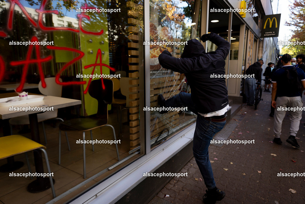 _B7A1240 | manifestation de lycéens à Strasbourg, le 6 octobre 2026, dans le cadre d’un mouvement national de protestation contre les conditions d’apprentissage. - Realisiert mit Pictrs.com