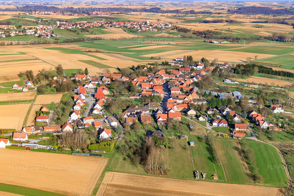 Vue aérienne: Vue de la ville depuis l'est à Retschwiller dans le département Bas Rhin, France – .Photo: IMG_38752.jpg prise le 20/03/2011 par Werner Riehm/FLY-FOTO.eu – Résolution de l'original: 4489 x 2993 px