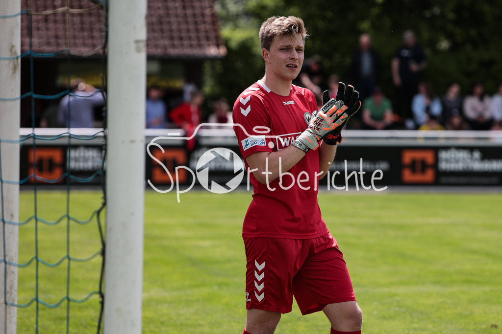 FC Pipinsried - SV Wacker Burghausen | Wacker Keeper Fabian STAPFER (SVW #37) in Aktion / Freisteller / Einzelfoto
