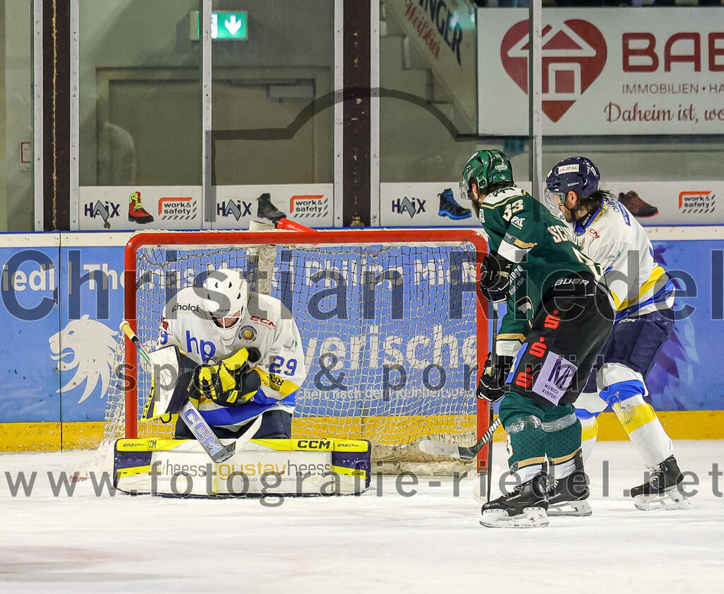 2026-01-09_074_TSV_Erding_gegen_Stuttgart_Rebels | Erding, Deutschland, 09.01.2026:Eishockey, Oberliga Süd 2025 / 2026, 35. Spieltag, TSV Erding gegen Stuttgart Rebels, Endergebnis: Torwart Nick Jordan Vieregge (Stuttgart Rebels, #29), Marc Schmidpeter (Erding Gladiators, #33)Foto: Christian Riedel / fotografie-riedel.net