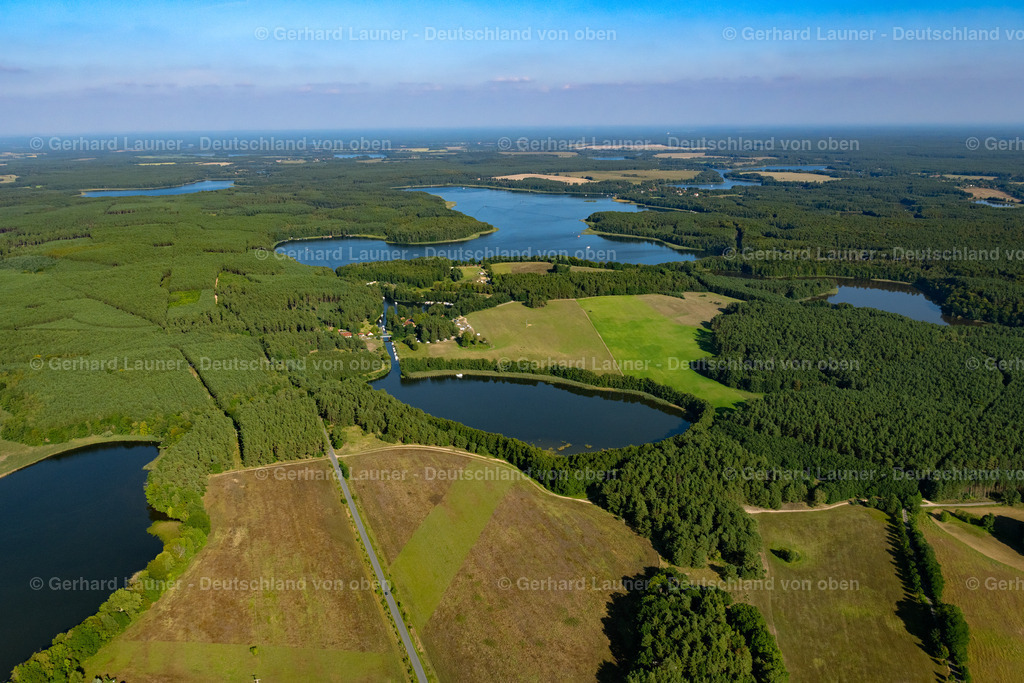 4062351 | RHEINSBERG 08.09.2021 Uferbereichs- Landschaft am Gebiet der Seenkette im Ortsteil Luhme in Rheinsberg im Bundesland Brandenburg, Deutschland. // Waterfront landscape on the lake in the district Luhme in Rheinsberg in the state Brandenburg, Germany. Foto: Gerhard Launer