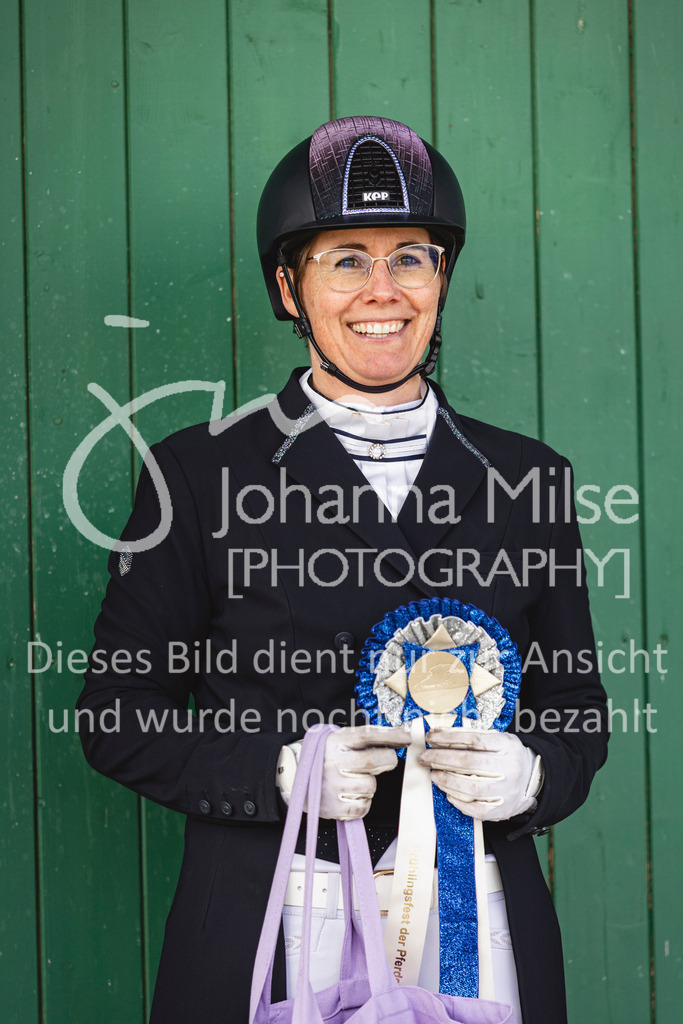 260331_Fruehlingsfest_Dressurreiter-S-432 | Deine schönsten Turniermomente als professionelle Fotos! Entdecke hochwertige Pferdesport-Fotografie im Online-Shop. Jetzt Fotos finden & bestellen!
