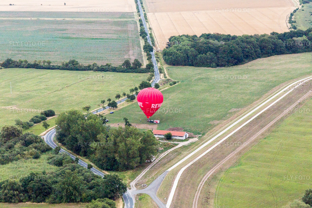 Luftbild: Ballonstart im Ortsteil Stiepelse in Amt Neuhaus im Bundesland Niedersachsen in Deutschland. Foto: IMG_109975.jpg vom 15.08.2018 durch Werner Riehm/FLY-FOTO.de