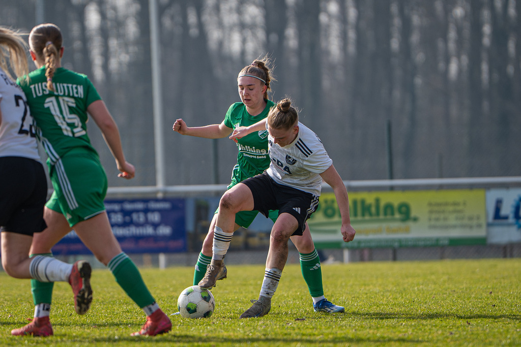Fußball I Frauen I Saison 2025-2026 I Oberliga Niedersachsen I 15. Spieltag I TuS Lutten - FC Jesteburg-Bendestorf I 6827 | jns.sportfotos - Realisiert mit Pictrs.com
