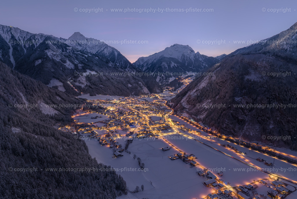 Mayrhofen Abends im Winter copyright  Thomas Pfister-3 | PHOTOGRAPHY BY THOMAS PFISTER