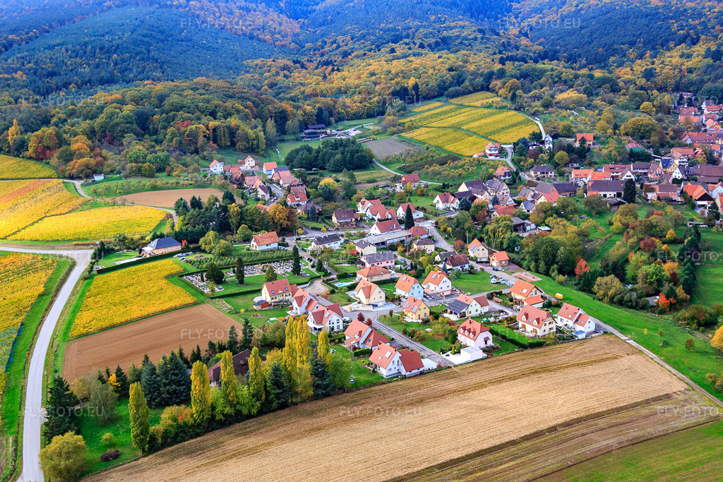 Vue aérienne: Nouvelle zone de développement Le Dom. du Thal à Rott dans le département Bas Rhin, France – .Photo: IMG_084598.jpg prise le 23/10/2015 par Werner Riehm/FLY-FOTO.eu – Résolution de l'original: 5472 x 3648 px