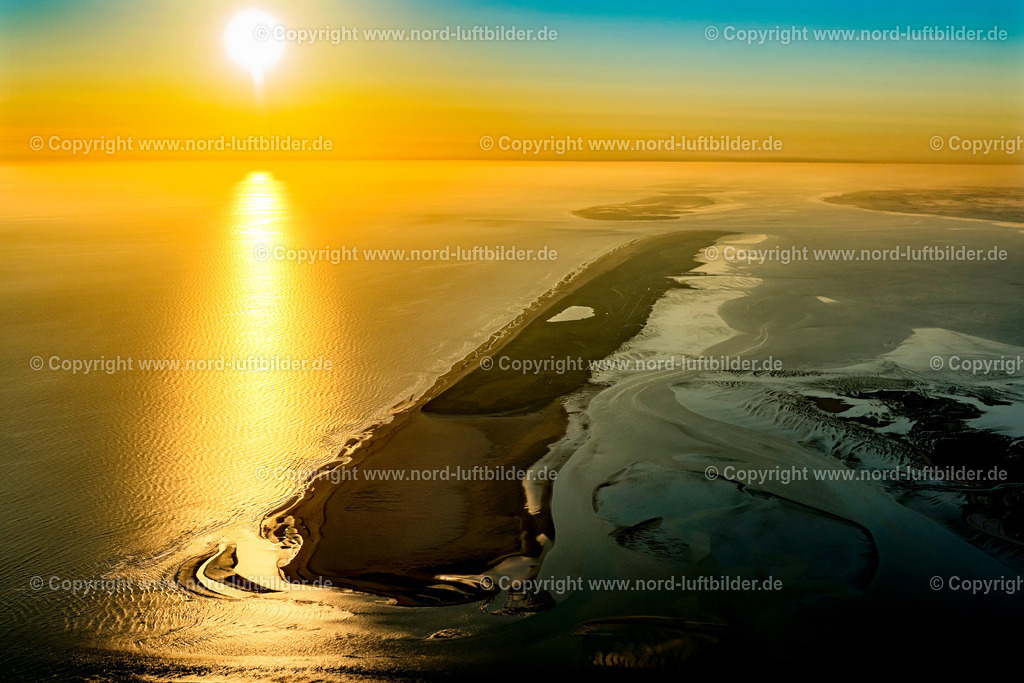 Juist im Sonnenaufgang_ELS_1782070619 | Juist - Aufnahmedatum: 07.06.2019, Aufnahmehöhe: 1313 m, Koordinaten: N53°38.781' - E6°48.162', Bildgröße: 7384 x  4922 Pixel - Copyright 2019 by Martin Elsen, Kontakt: Tel.: +49 157 74581206, E-Mail: info@schoenes-foto.de

Schlagwörter: Niedersachsen,Ostfriesische Insel,Ostfriesland,Hafen,Luftbild, Luftbilder, Deutschland