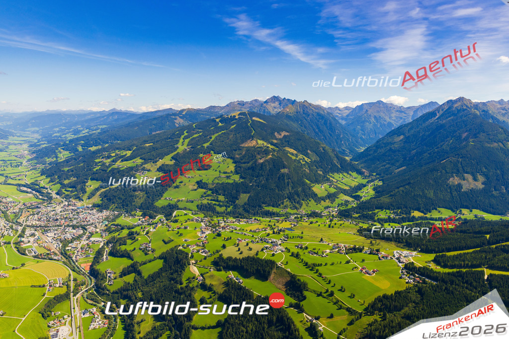 Klassische Luftaufnahme ohne Drohne zeigt:Planai bei Schladming - Die Luftbildaufnahme wurde 2025 vom UL-Flugzeug heraus erstellt ( keine Drohne ) - Hochauflösende Luftaufnahme -Nicht vergleichbar mit Google Maps oder Satelittenbilder- Die Geschenkidee !Mit Lizenz und Bildrechte bestellbar