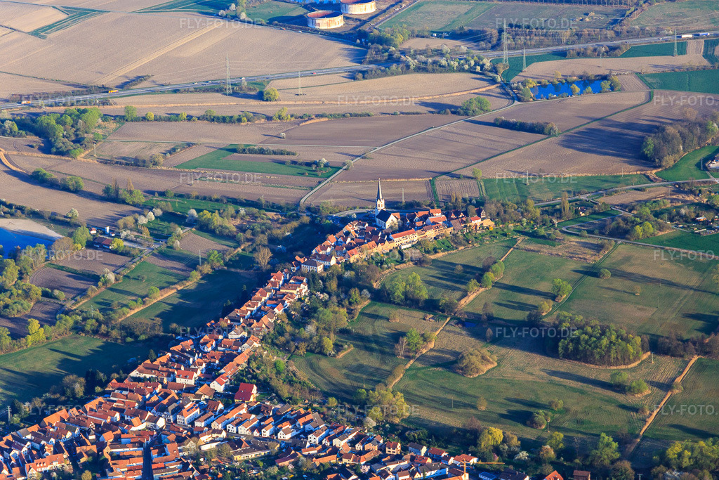 Luftbild: Luitpoldstraße / Hinterstädel aus Nordwesten in Jockgrim im Bundesland Rheinland-Pfalz in Deutschland. Foto: IMG_097978.jpg vom 30.03.2017 durch Werner Riehm/FLY-FOTO.de