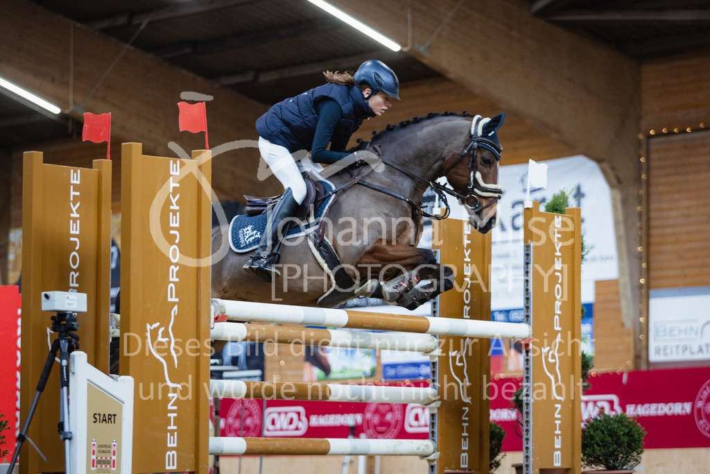 221127_Winterfestival_L-Spr_HPTTY-232 | Deine schönsten Turniermomente als professionelle Fotos! Entdecke hochwertige Pferdesport-Fotografie im Online-Shop. Jetzt Fotos finden & bestellen!