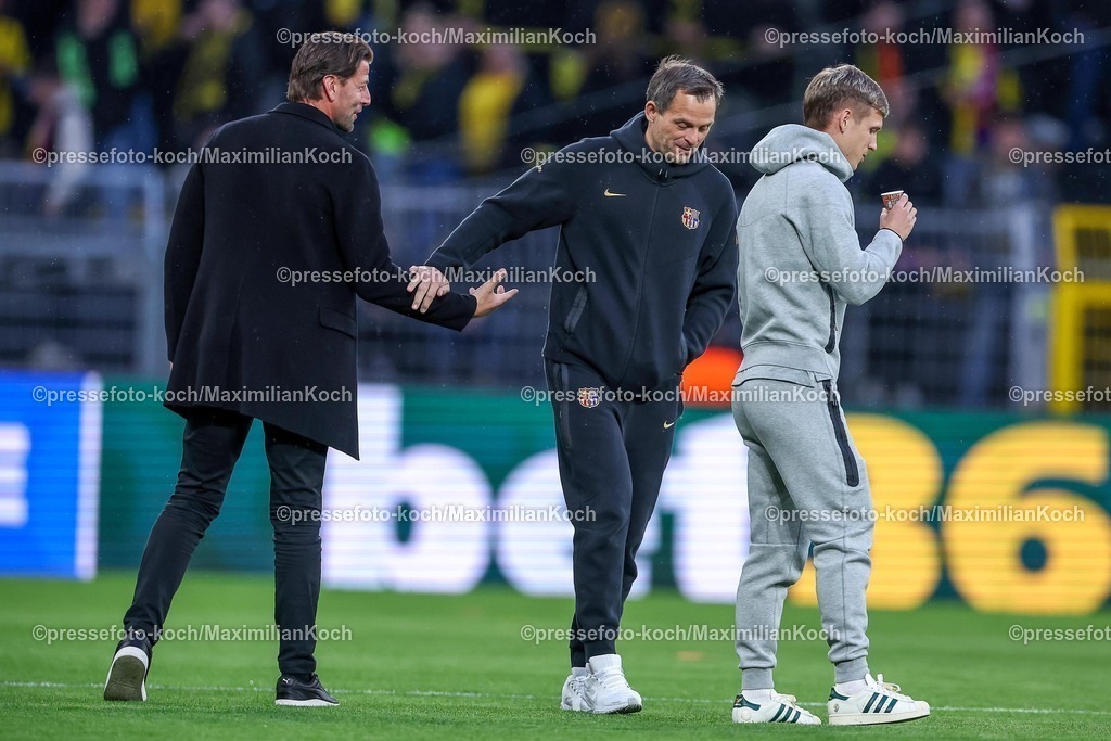 UCL1504251002 | 15.04.2025, Fußball, UEFA Champions League, Borussia Dortmund - FC Barcelona, BVB Stadion, Viertelfinale, Saison 2024 2025: Platzbegehung der Mannschaften vor dem Spiel. Regulations prohibit any use of photographs as image sequences and or quasi-video.