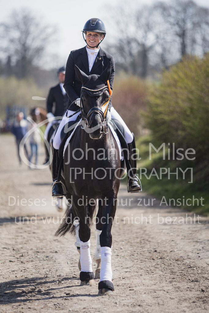230410_Frühlingsfest_Dressurpf-M-130 | Deine schönsten Turniermomente als professionelle Fotos! Entdecke hochwertige Pferdesport-Fotografie im Online-Shop. Jetzt Fotos finden & bestellen!
