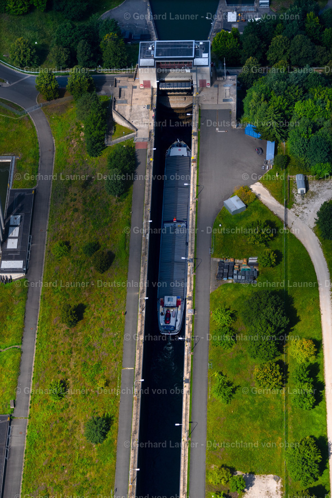 4050738 | MüHLHAUSEN 02.09.2021 Schleusenanlagen am Ufer der Wasserstraße der Donau im Ortsteil Bachhausen in Mühlhausen im Bundesland Bayern, Deutschland. Weiterführende Informationen bei: Wasserstraßen- und Schifffahrtsamt Donau MDK. // Locks - plants on the banks of the waterway of the of the river Danube in the district Bachhausen in Muehlhausen in the state Bavaria, Germany. Further information at: Wasserstrassen- und Schifffahrtsamt Donau MDK. Foto: Gerhard Launer
