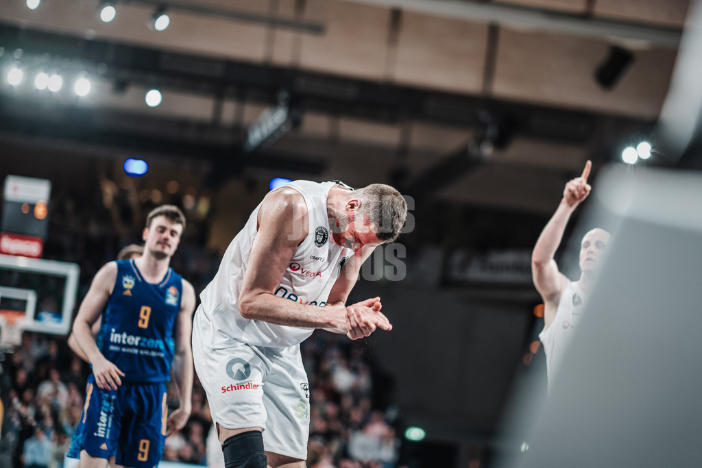 Basketball | Männer | Saison 2023/2024 | easyCredit Basketball Bundesliga | Veolia Towers Hamburg vs. Alba Berlin | 17.04.2024 | Jonas 'WoBo' Wohlfarth-Bottermann (#18, Hamburg Towers) ärgert sich