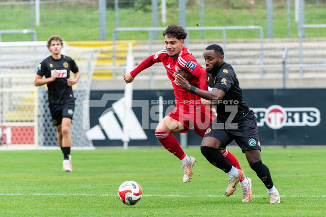 20241102_NSZ_5677 | Hamza Anhari (Fortuna Düsseldorf U23,No.10) im Laufduell mit Robin Afamefuna (Fortuna Köln,No.22)DEU, Düsseldorf, 02.11.2024 Fußball, Regionalliga West, Saison 2024/2025, 14. Spieltag, Fortuna Düsseldorf U23 - SC Fortuna Köln - Realisiert mit Pictrs.com