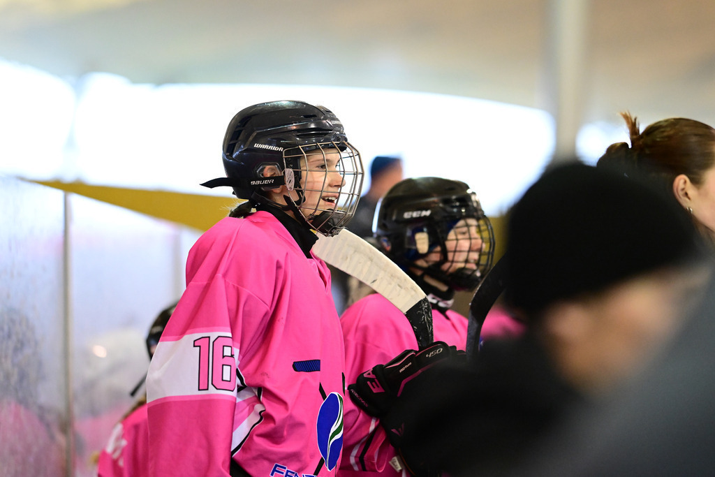 Eishockey I Frauen I Saison 2023-2024 I 1. Frauenliga Nordost I Hamburger SV - REV Bremerhaven | Der Sportfotograf. - Realisiert mit Pictrs.com