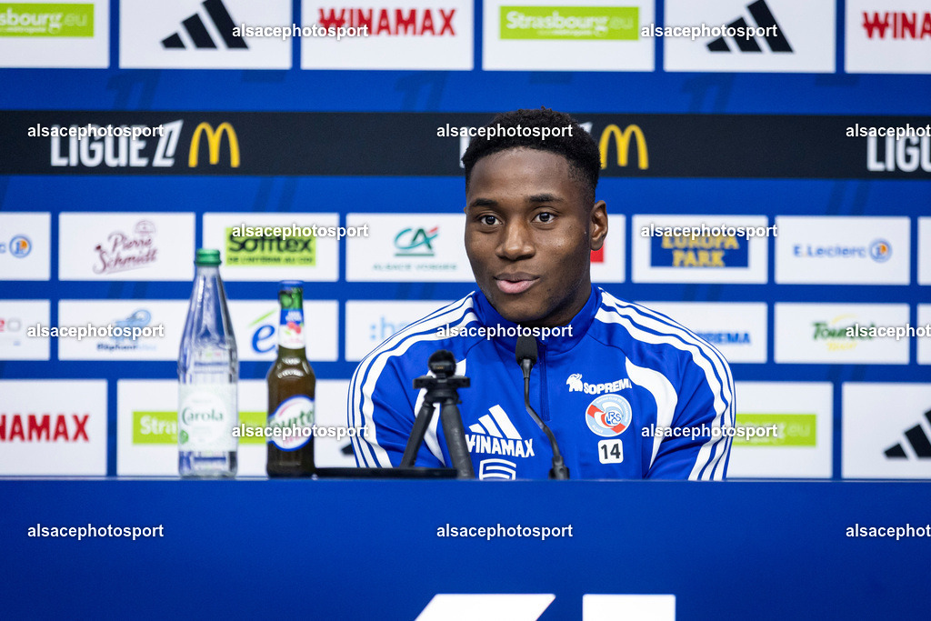 _B7A5166 | Dario Essugo, midfielder of Racing Club de Strasbourg Alsace, speaks during a press conference at Stade de la Meinau in Strasbourg, France, on October 23, 2026, ahead of the Ligue 1 match against Stade Rennais FC. - Realisiert mit Pictrs.com