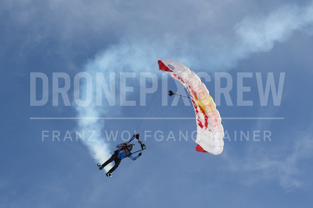 Audi FIS Ski World Cup: Men’s Slalom – Hahnenkamm Race, Kitzbuehel | Kitzbuehel, Austria, 25.Jan.26 - Alpine Skiing - FIS World Cup, Hahnenkamm Race, Slalom, men. The image shows flying bull.
