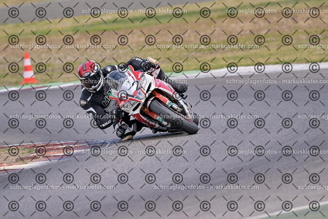 26bt05-1835 | markuskiefer.com - Realisiert mit Pictrs.com