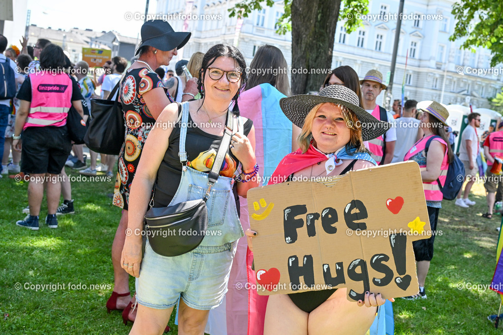 Linzpride 2025_ 21.06.2025-16 | 21.06.2025, Linz, AUT, Linzpride 2025, im Bild Teilnehmer an der Linz Pride 2025