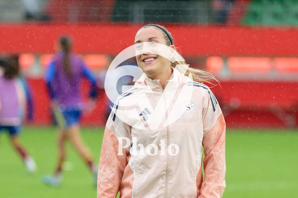DZ8_6796_c | Switzerland: AXA Womens Super League 2025/26, Servette FC Chenois Feminin vs FC Aarau Frauen - Stade des Trois-Chene, Chene-Bourge: Gloria Marinelli (9 Servette FC Chenois Feminin) during warm-up 