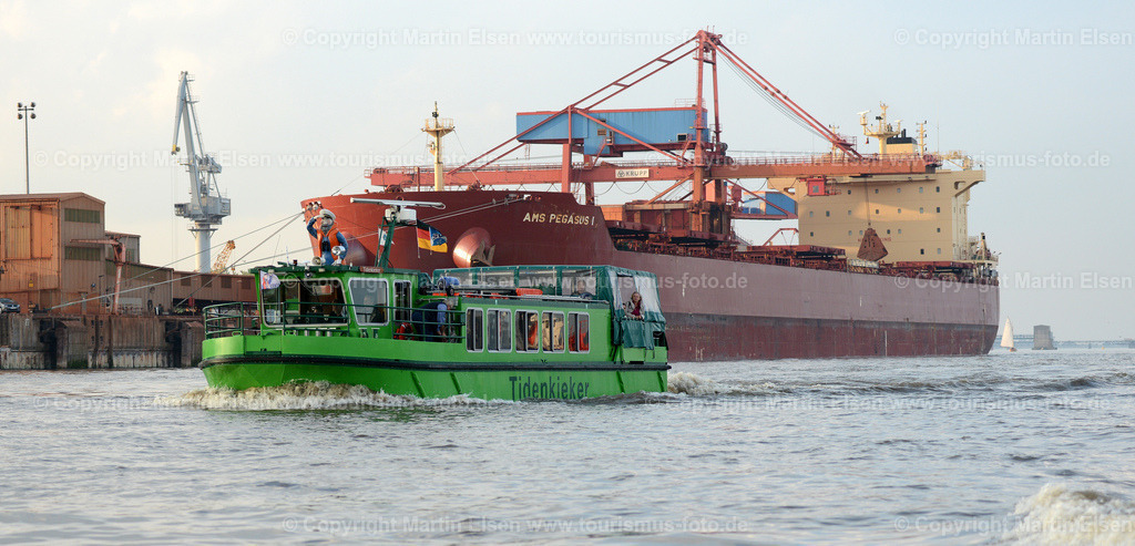 Tidenkieker auf der Elbe_ELS_3658141012a | Stade - Aufnahmedatum: 11.10.2014, Aufnahmehöhe:  m, Koordinaten:  - , Bildgröße: 7359 x  3543 Pixel - Copyright 2014 by Martin Elsen, Kontakt: Tel.: +49 157 74581206, E-Mail: info@schoenes-foto.deSchlagwörter: Tidenkieker, Schiff, Pagensand, Pladboden Schiff, Landgang, Ausflug, Stade, Fotos,Hafen,Schiffe, - Realisiert mit Pictrs.com