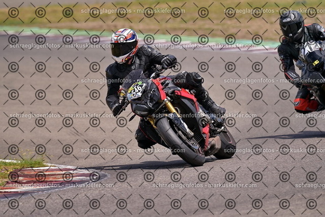 26bt05-1374 | markuskiefer.com - Realisiert mit Pictrs.com