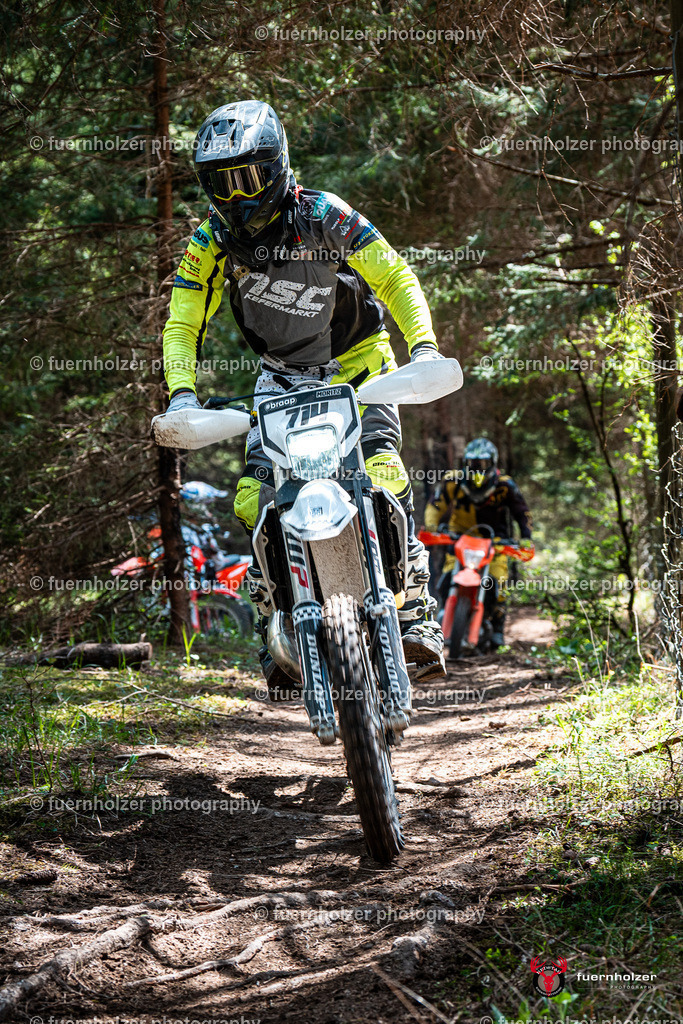 fuernholzer_250501-C2-399 | Fotografische Impressionen von der Red Stag Enduro Extreme by fuernholzer-photography.com. Endurosport in Österreich fotografisch festgehalten von fuernholzer. Auftragsfotografie für Private, Gewerbefotos und Industriefotografie. Eventfotografie, Sportfotografie und Motorsportfotografie. Anbieter von Fotoworkshops, Fototraining, fotografischen Vorträgen und Fotoseminaren.