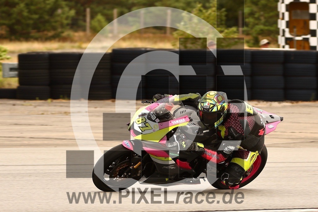 0187-20250705_11908 | Schöne Erinnerungen an spannende Momente - das festzuhalten ist unser Job. PIXELrace.de ist seit 2003 auf den Rennstrecken Europas unterwegs um die Action draußen beim Fahren und die wunderbare Stimmung imm Fahrerlager für euch einzufangen.