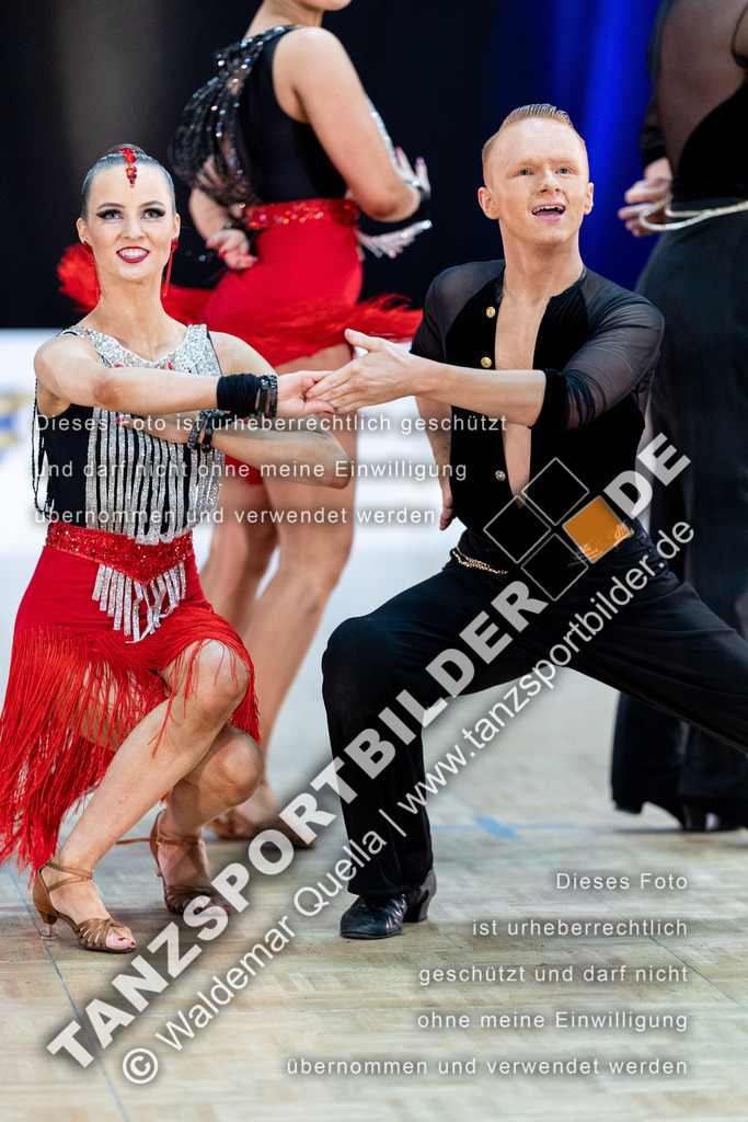20240120-00109 | Hier finden Sie Tanz Bilder vom Latein und Standard Formationen tanzen. Sportbilder vom Tanzsport. Schöne Fotos und von Weltmeisterschaft, Europameisterschaft, Bundesliga, Regionalliga, Oberliga und Landesliga sowie von GOC Stuttgart, DanceComp, WM Bremen