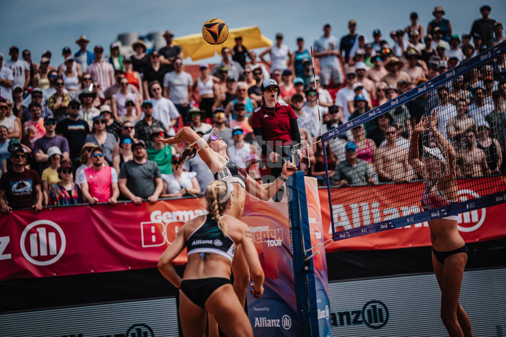 Beachvolleyball | Frauen | Allianz German Beach Tour 2025 | Tourstop München | 05.07.2025 | Lea Kunst beim Angriff