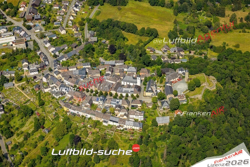 Das Luftbild zeigt :  Lichtenberg - Die Luftaufnahme wurde 2024 vom UL-Flugzeug aus erstellt ( keine Drohne ) - Hochauflösende Luftaufnahme - Für grossformatige Ausdrucke geeignet. Die Geschenkidee !Mit Lizenz und Bildrechte bestellbar