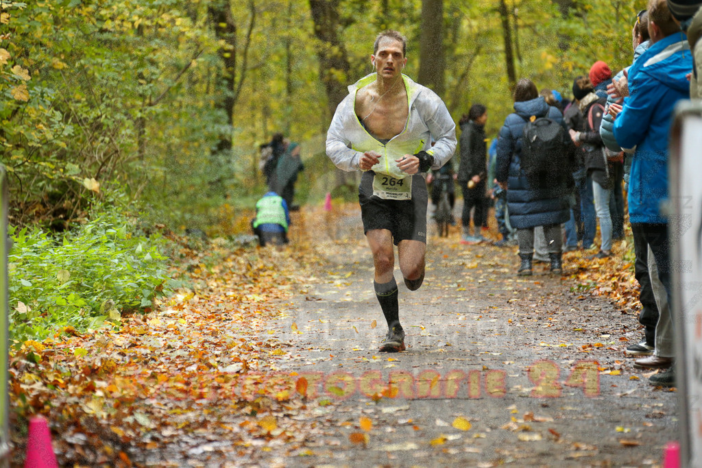 251026_1227_EX1_0447 | Sportfotografie im Rhein-Sieg Kreis, Köln, Bonn, NRW, Rheinland Pfalz, Hessen, etc. Unser Tätigkeitsfeld umfasst den Laufsport vom Volkslauf über den Marathon, Duathlon, Triathon bis zum Ultralauf wie Kölnpfad Ultra oder Schindertrail.