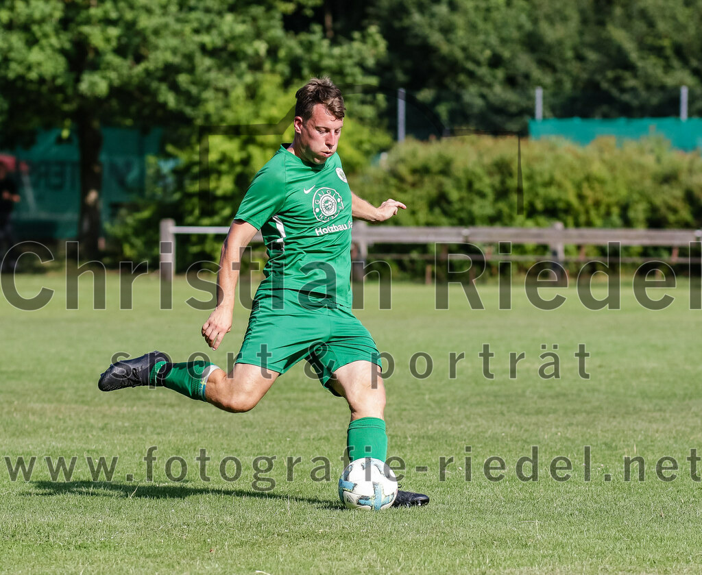 2023-07-09_069_FC_Forstern_gegen_SpVgg_Neuching | Forstern, Deutschland, 09.07.2023:
Fußball, Kreisklasse 2023 / 2024, Testspiel, FC Forstern gegen SpVgg Neuching, Endergebnis: 2:4

Michael Simon (FC Forstern, #8)

Foto: Christian Riedel / fotografie-riedel.net
