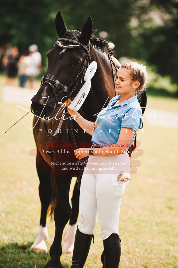 DSC_6435 | Pferde- und Turnierfotografie in Westsachsen. Pferdeportraits, Auftragszeichnungen und intuitive Kunst.