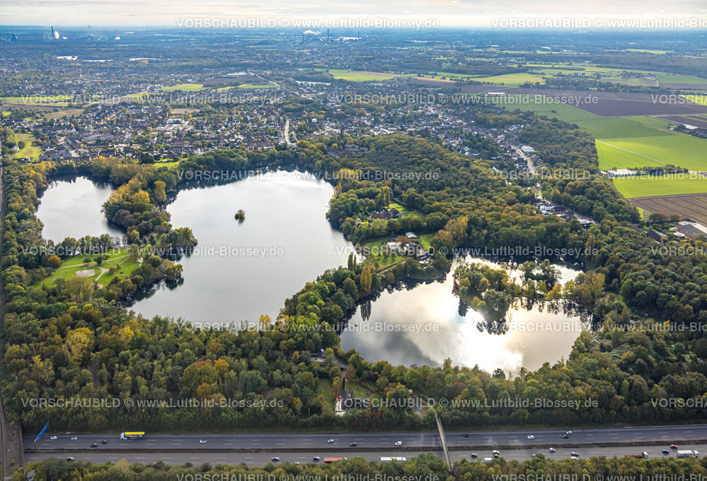 Moers241012617 | Luftbild, herbstliche Bäume am Bergsee und Schwafheimer See, Erholungsgebiet Schwafheim, Ortsansicht Moers-Schwafheim, Moers, Ruhrgebiet, Nordrhein-Westfalen, Deutschland