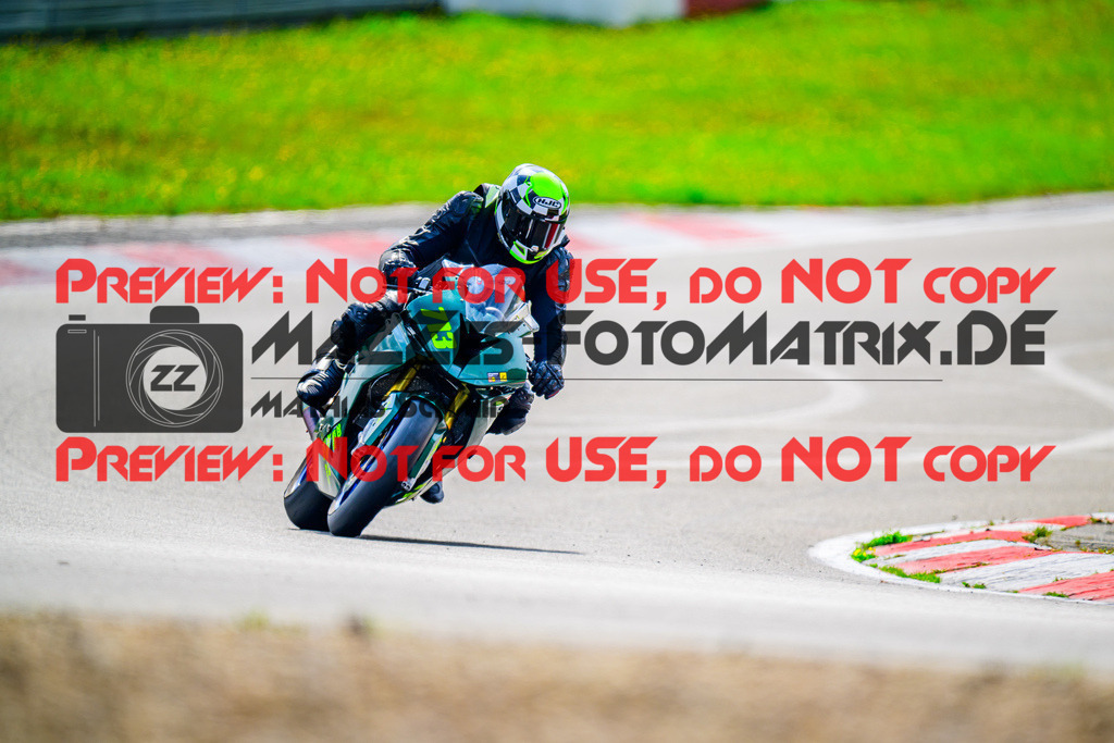 MaZZes_FotoMatrix_240910_6007705_7875 | GELB